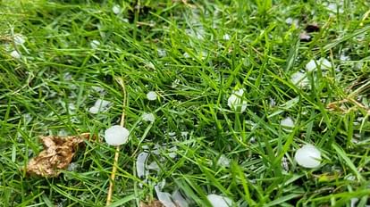 MP Weather Hail fell in Bhopal rain in many districts including Indore clouds will prevail on Sunday as well