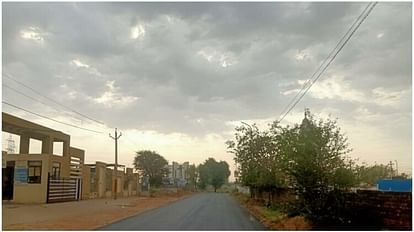 MP Weather Today: कई इलाकों में बारिश जारी, कल भी 11 जिलों में ओलावृष्टि का अलर्ट, रतलाम का दिन-रात दोनों गर्म MP Madhya Pradesh Weather Update Today: Rain continues in many areas