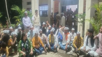 Uproar by AAP workers in the police station