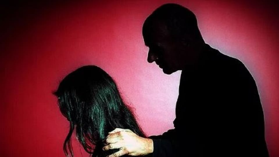Teacher misbehaved with class four girl student in etah up news