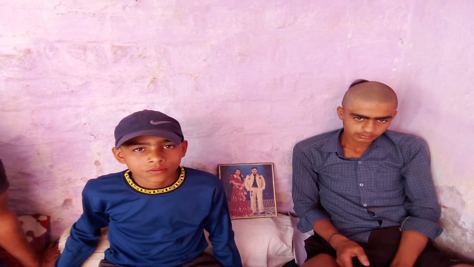 Jagner Case agra Manoj Sharma shed tears while narrating story of fear of UP police