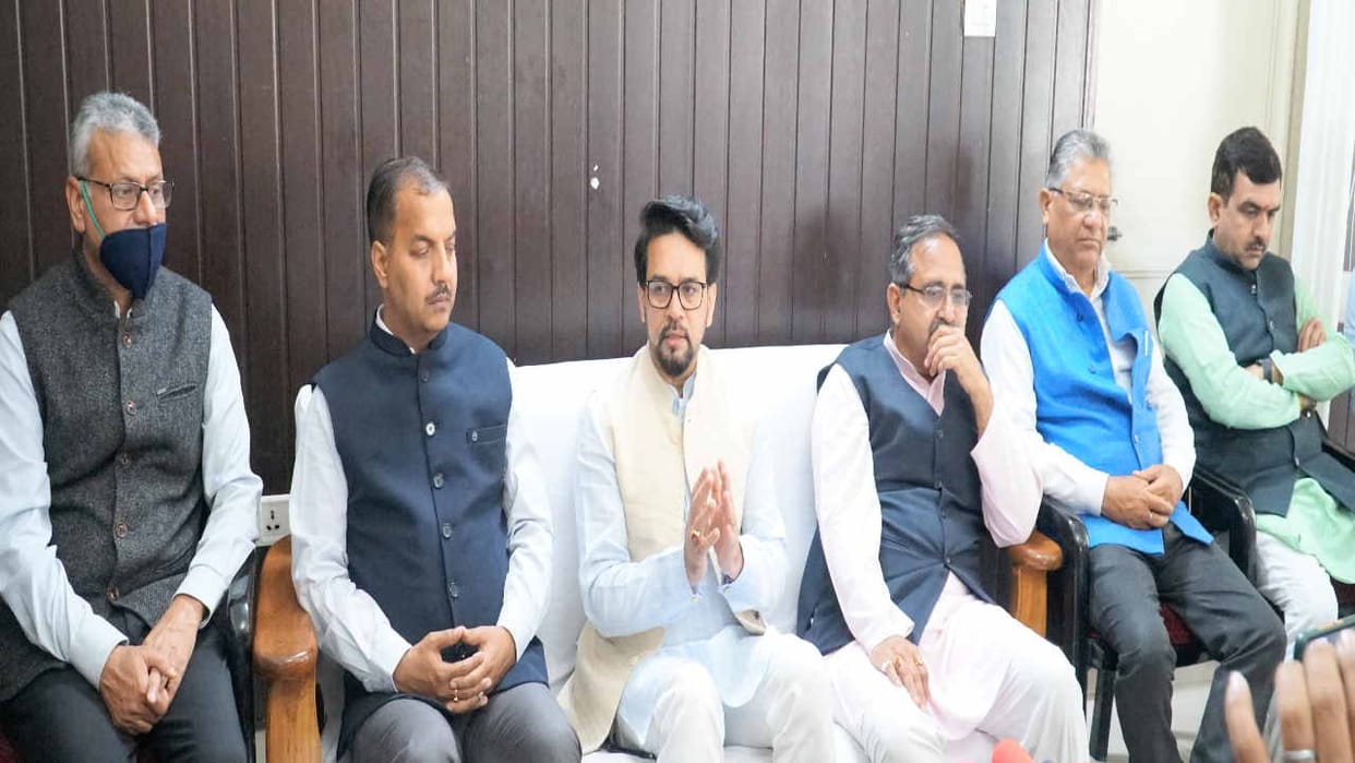 Anurag Thakur said  Rahul Gandhi tried to put pressure on the court