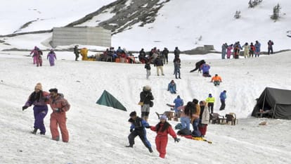 Tourist: Up to 90 percent rooms booked in Shimla hotels on weekends, vehicles crawling from Solanganala, Dhund