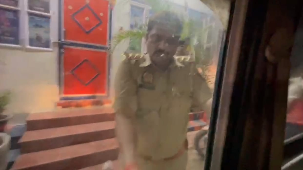 Two smuggler got arrested in police encounter in Barabanki.