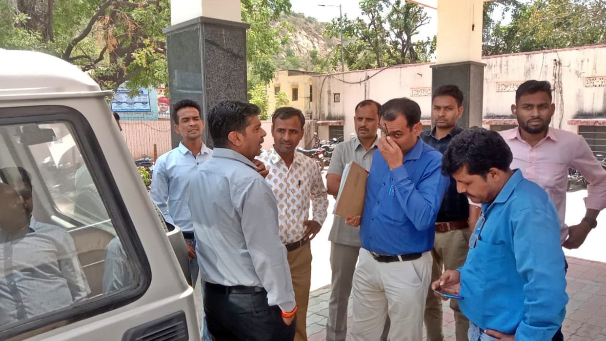 Bhilwara ACB team reached the quarter of Jahajpur CI Dulichand Gurjar for investigation