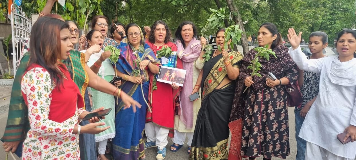 Bhopal News: Mahila Congress protest against Vijayvargiya, will not tolerate insult to dear sister and Lakshmi