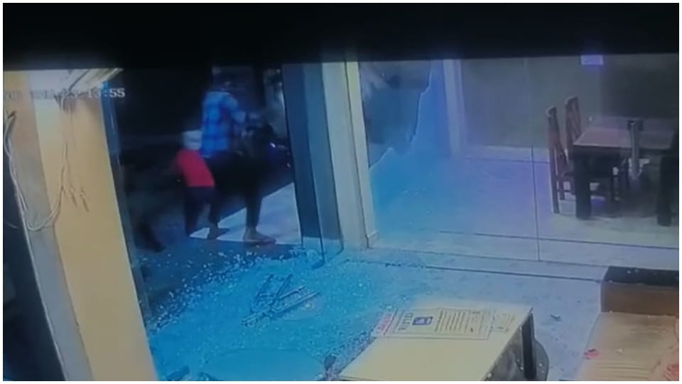 Bike riding miscreants ransacked hotel in Jaipur incident captured in CCTV