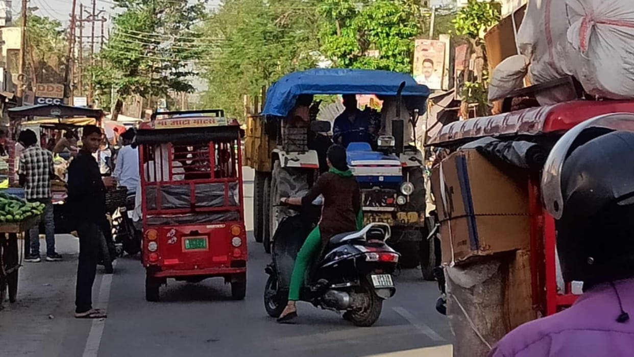From Gorakhnath to Humayunpur crossing there is jam at many places