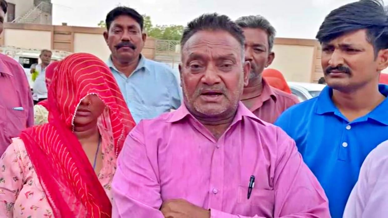 Thinner put on fire after raping a married woman in Barmer