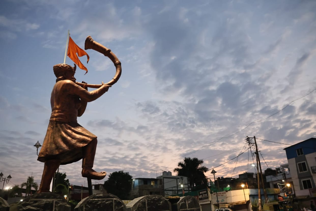 In Indore, the heat made us feel in the morning, it suddenly rained in the evening
