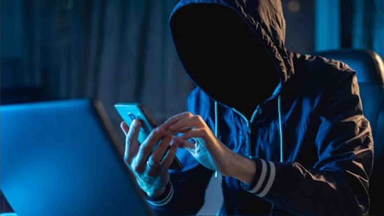 Cyber thugs are promising students of 10th, 12th to increase their marks in the examination