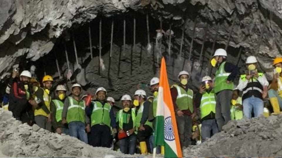 Break through of 6KM long tunnel on Katra Banihal rail section successful