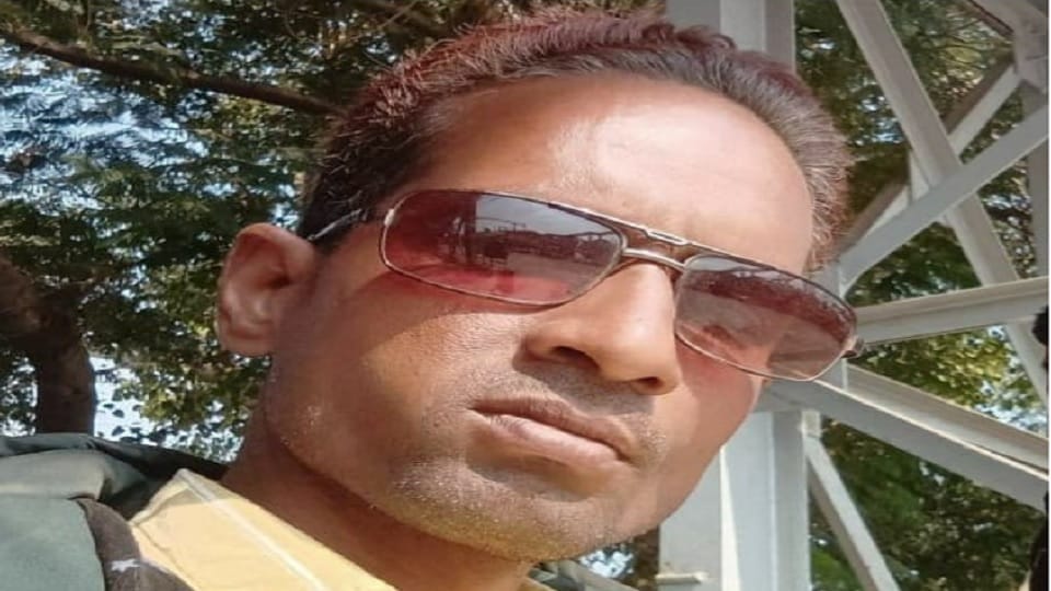 Seeing the police, three gamblers jumped into the river one died due to drowning