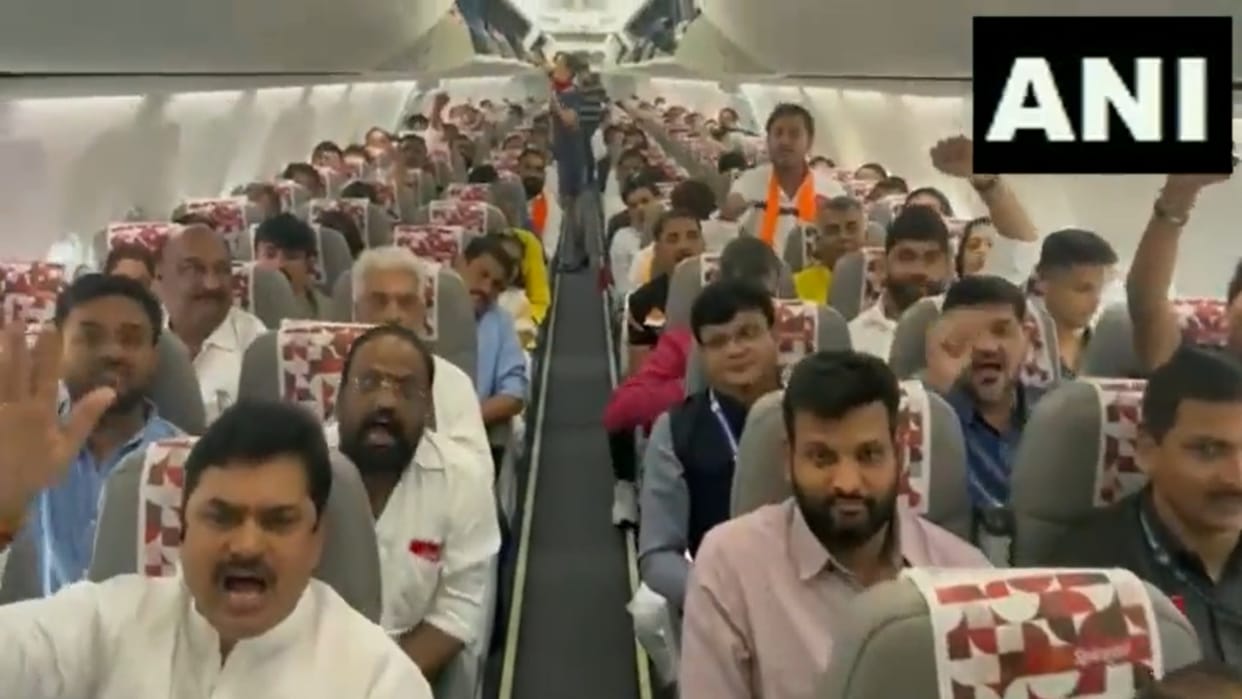 Maharashtra News Updates CM Eknath Shinde along with Shiv Sena MPs and MLAs leave for Ayodhya UP