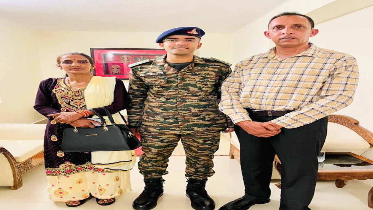 Shubham Chauhan  of Sahnavi village of Hamirpur district became captain in the army