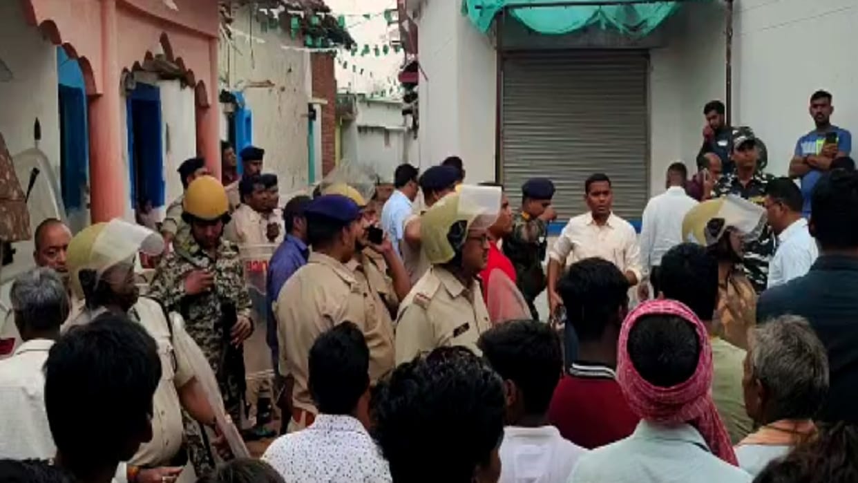 Clash between two communities in Bemetara one killed and four policemen injured