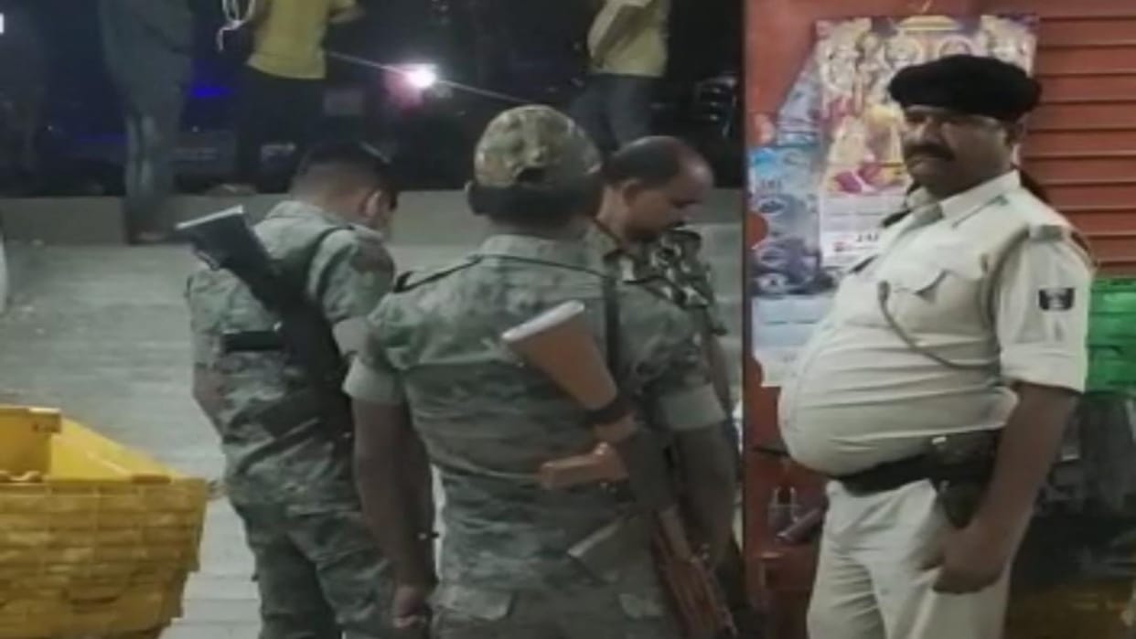 Ten miscreants looted lakhs on the basis of pistol in courier company in Muzaffarpur