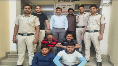 Delhi: 16 passengers made to sit in a bus and looted after taking them hostage