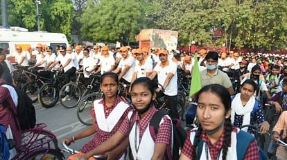 Cyclothon 2023: काशी में जी20 पर आधारित 'साइक्लोथॉन' का आयोजन, लोगों ने बढ़-चढ़कर लिया हिस्सा Cyclothon 2023: 'Cyclothon' based on G20 organized in Kashi, people participated enthusiastically