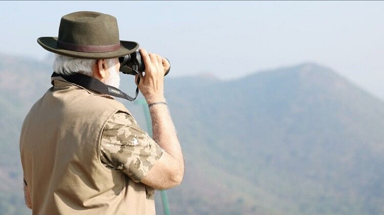 Bandipur Tiger Reserve PM Modi seen in a different style fun for jungle safari see pictures