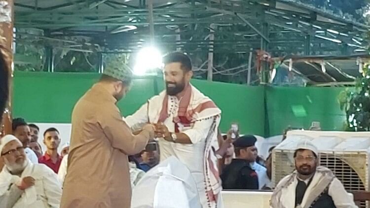 Iftar Time: Daawat-e-Iftar of Rabri Awas RJD, Chief Minister Nitish Kumar arrived, Tejashwi was present