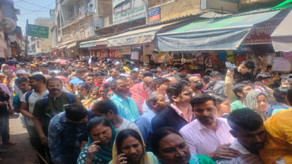 Devotees throng to visit Thakur Banke Bihari in Vrindavan at mathura