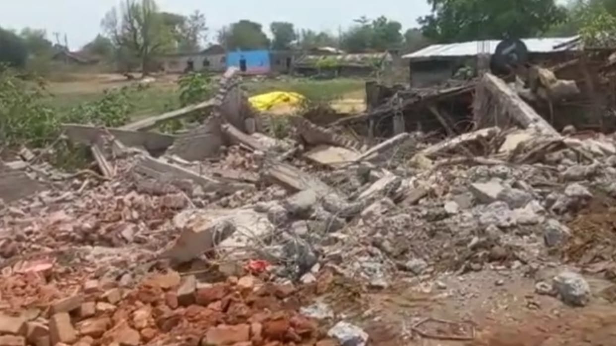 MP News: Jungle Raj will not work, bulldozers run on 18 houses of encroachers, 13 women in custody
