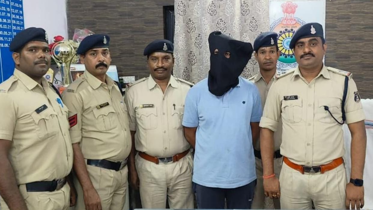 chhattisgarh Police arrested person who looted 50 thousand from farmer in janjgir-champa