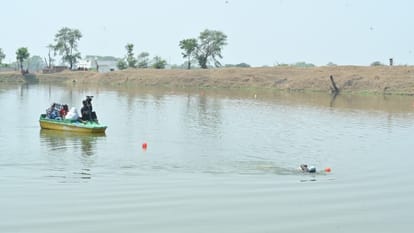 Minor sitting with three girls committed suicide by jumping into pond in varanasi dreadful step after Fight wi