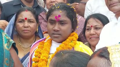 chhattisgarh Chandrakala Ojha registered her name in Golden Book of Records in swimming in durg