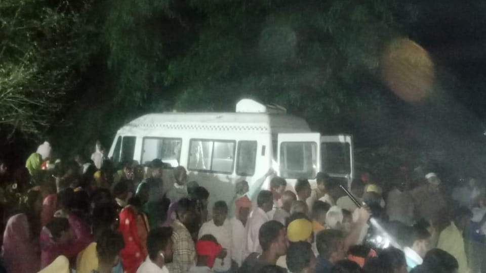 Deoria News six People Of Bankul Village Of Shrirampur Police Station Area Died In A Road Accident