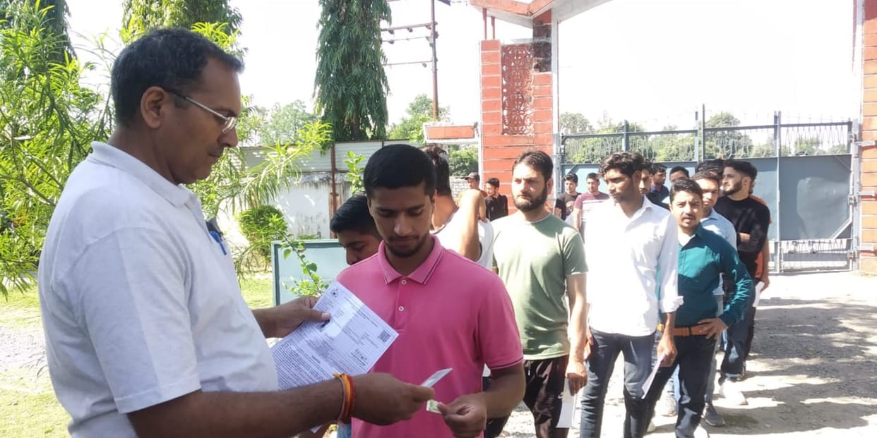 Forest constable recruitment exam today in Uttarakhand exam at 624 centers read more updates in hindi