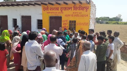 Baghpat Women uproar over the removal of liquor contracts, says they keep a bad eye on daughters