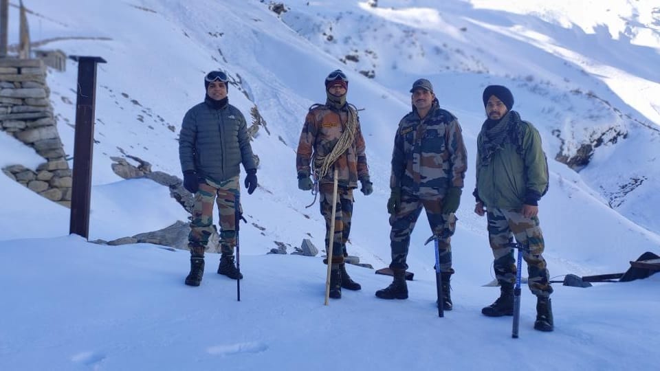 Uttarakhand Hemkund Sahib Covered with Heavy snow and sarovar become freeze see Photos
