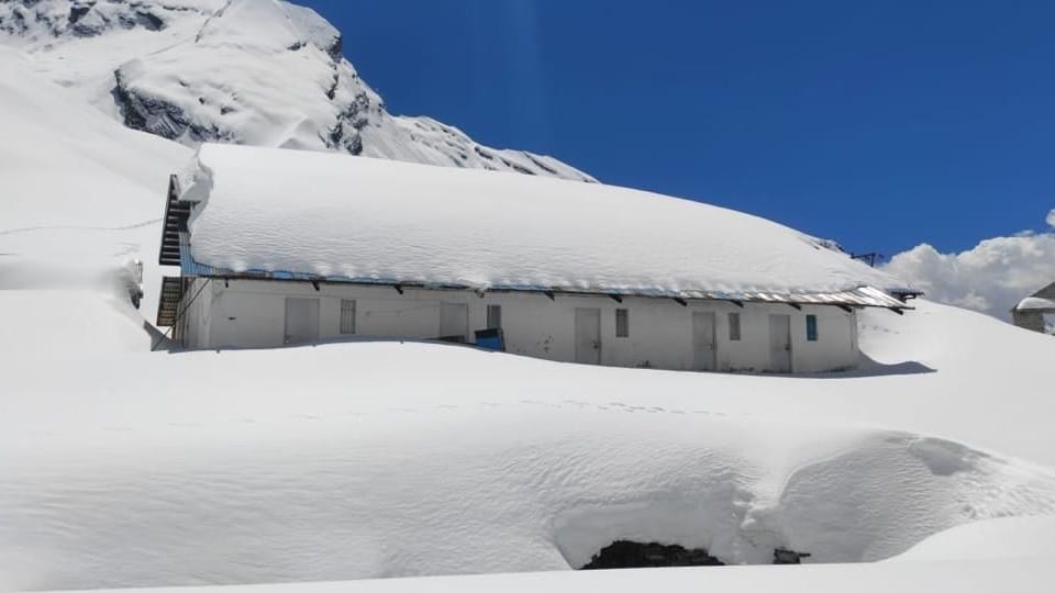 Hemkund Sahib Covered with 10 feet Snow even doors will open on 20 may see Visuals
