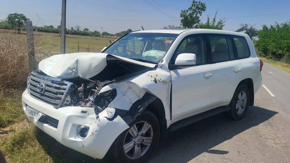 Haryana Former cm Bhupinder Hooda car met with accident in Hisar
