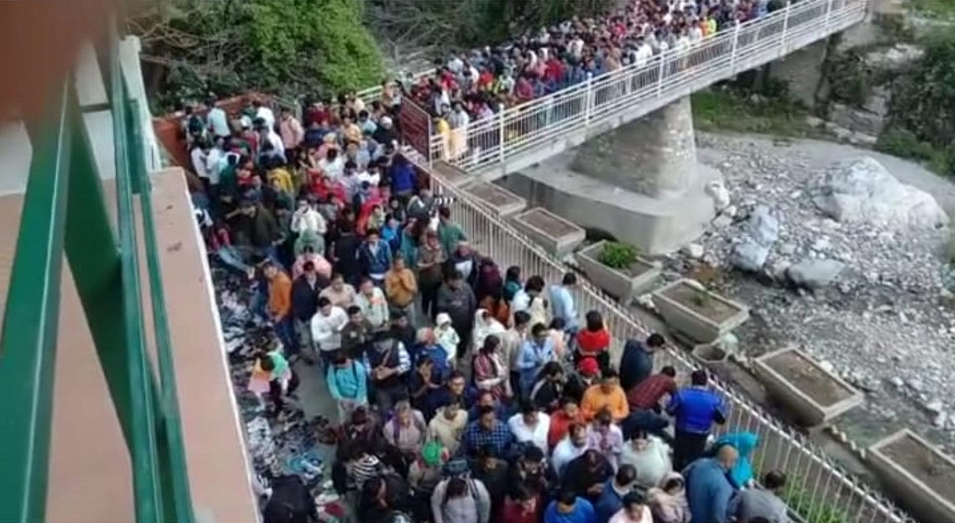 Neem Karoli Baba Kainchi Dham Crowd of devotees gathered Nainital Uttarakhand Watch Photos