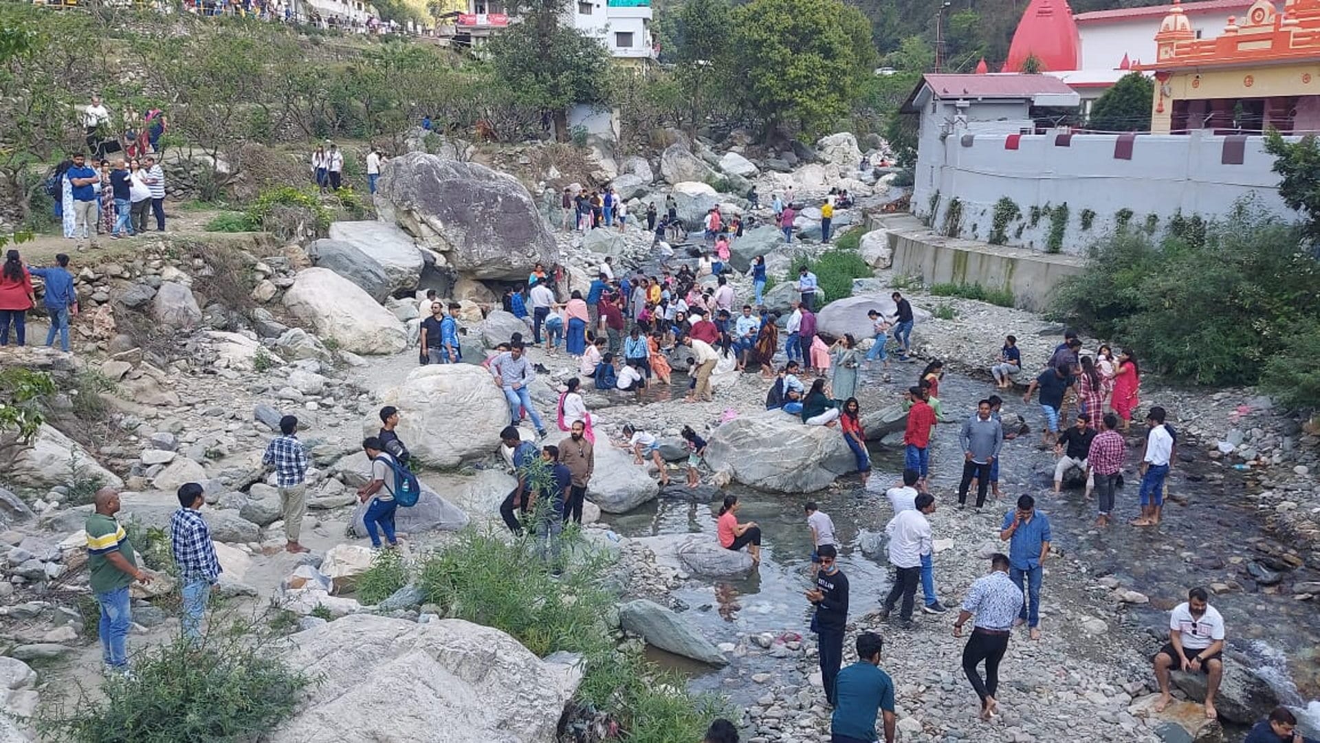 Neem Karoli Baba Kainchi Dham Crowd of devotees gathered Nainital Uttarakhand Watch Photos