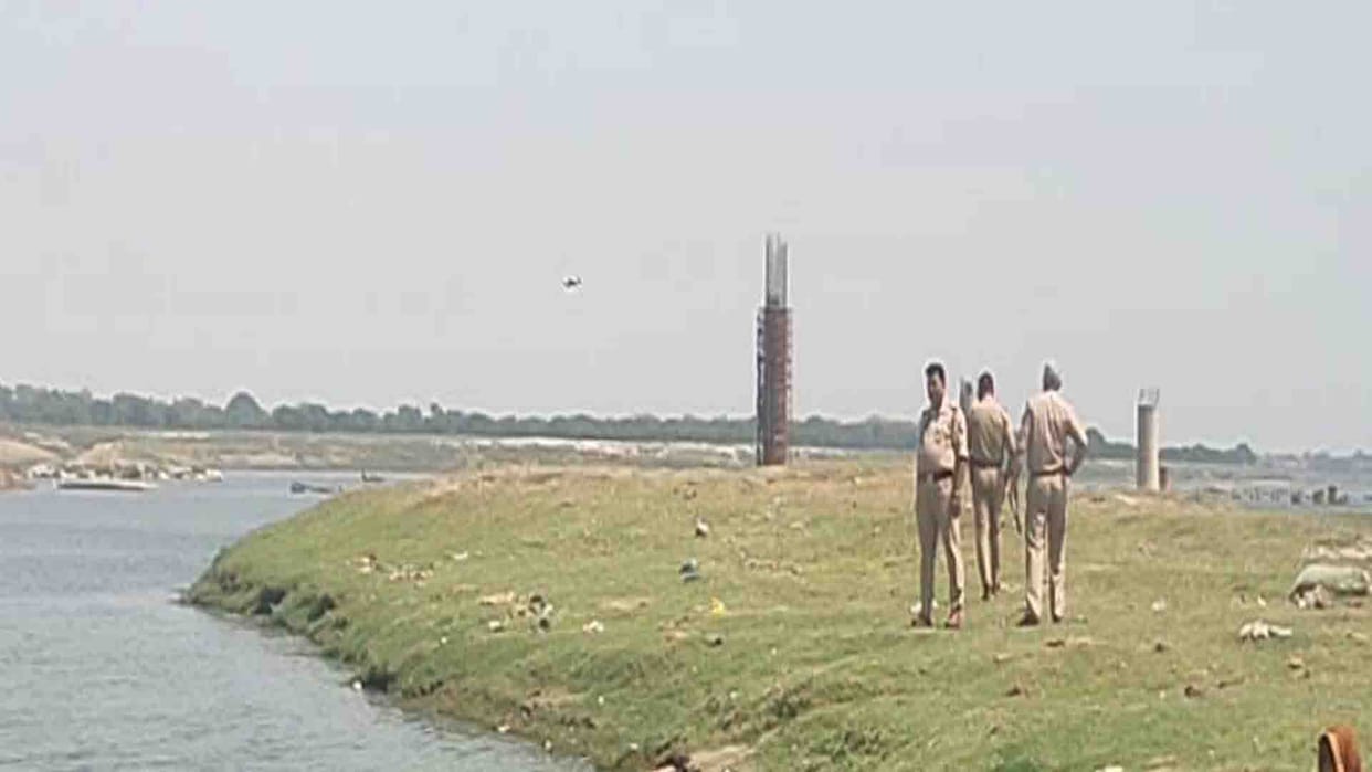 dead body of a missing girl was found on banks of Yamuna river