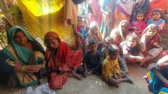 Two innocents died in the Hardoi fire, the family was sitting under the foil, the stove did not burn in the ho