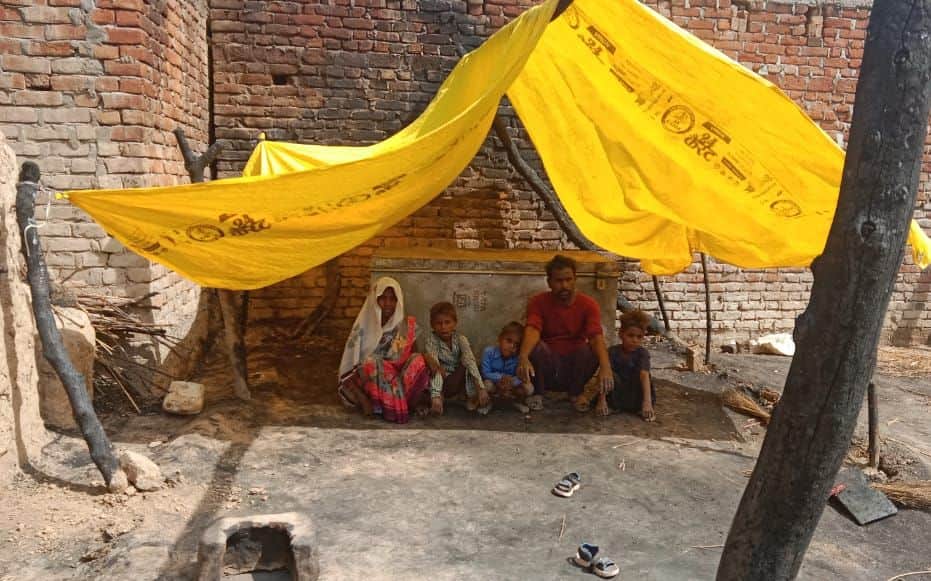 Two innocents died in the Hardoi fire, the family was sitting under the foil, the stove did not burn in the ho