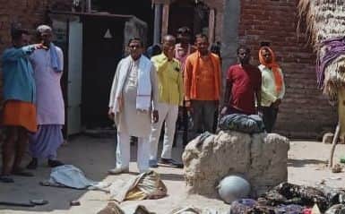 Two innocents died in the Hardoi fire, the family was sitting under the foil, the stove did not burn in the ho
