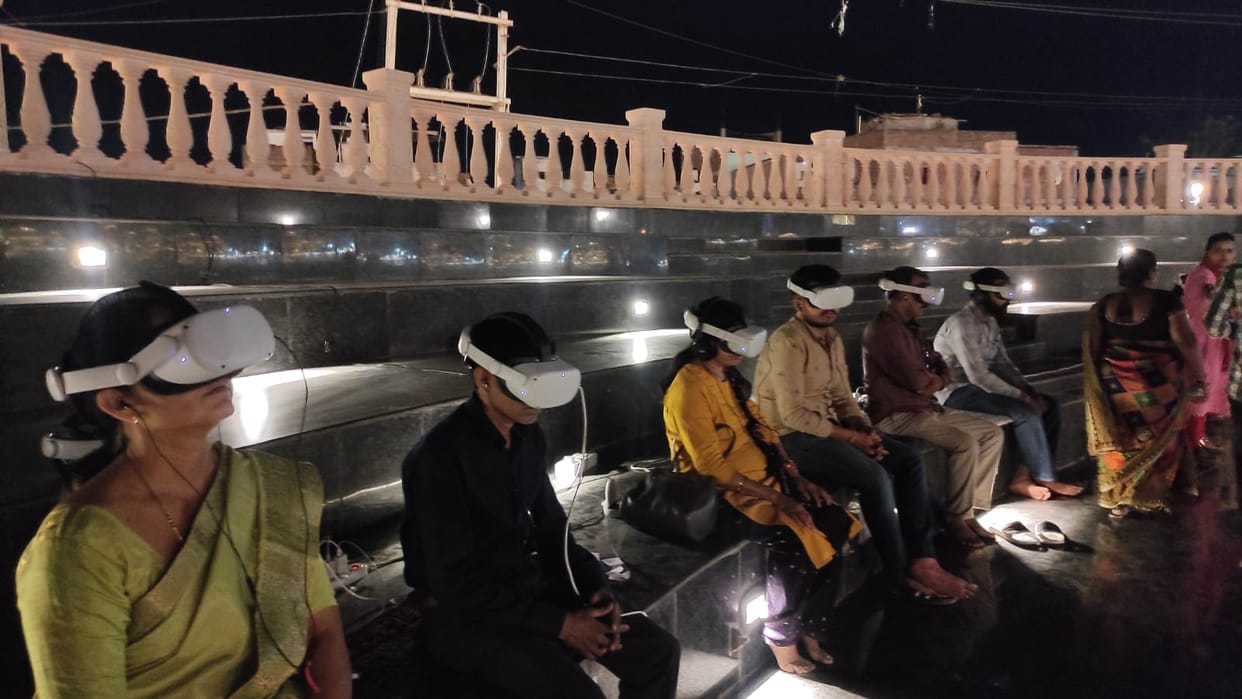 It is difficult to enter the real Bhasma Aarti, an IITian is getting the feel of Bhasma Aarti done with R-VR t