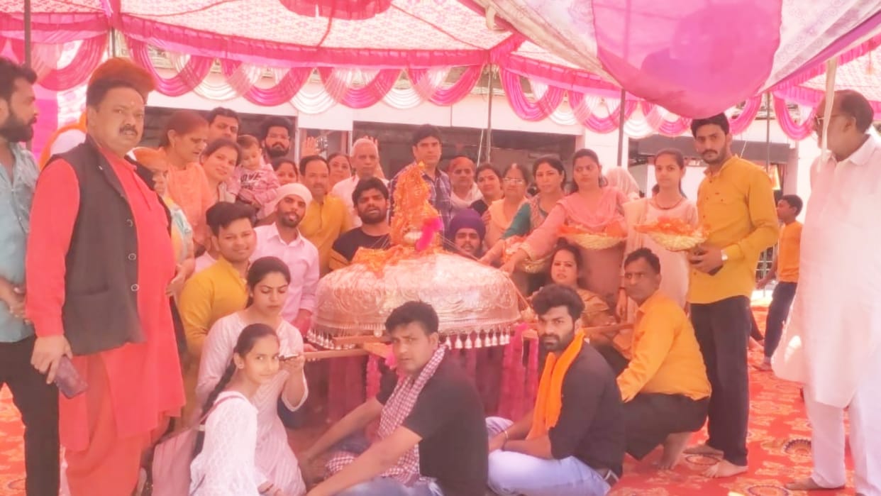 Delhi Devotee donates 21 kg Silver chhatra at Shaktipeeth Jawalamukhi Temple Kangra Himachal Pradesh