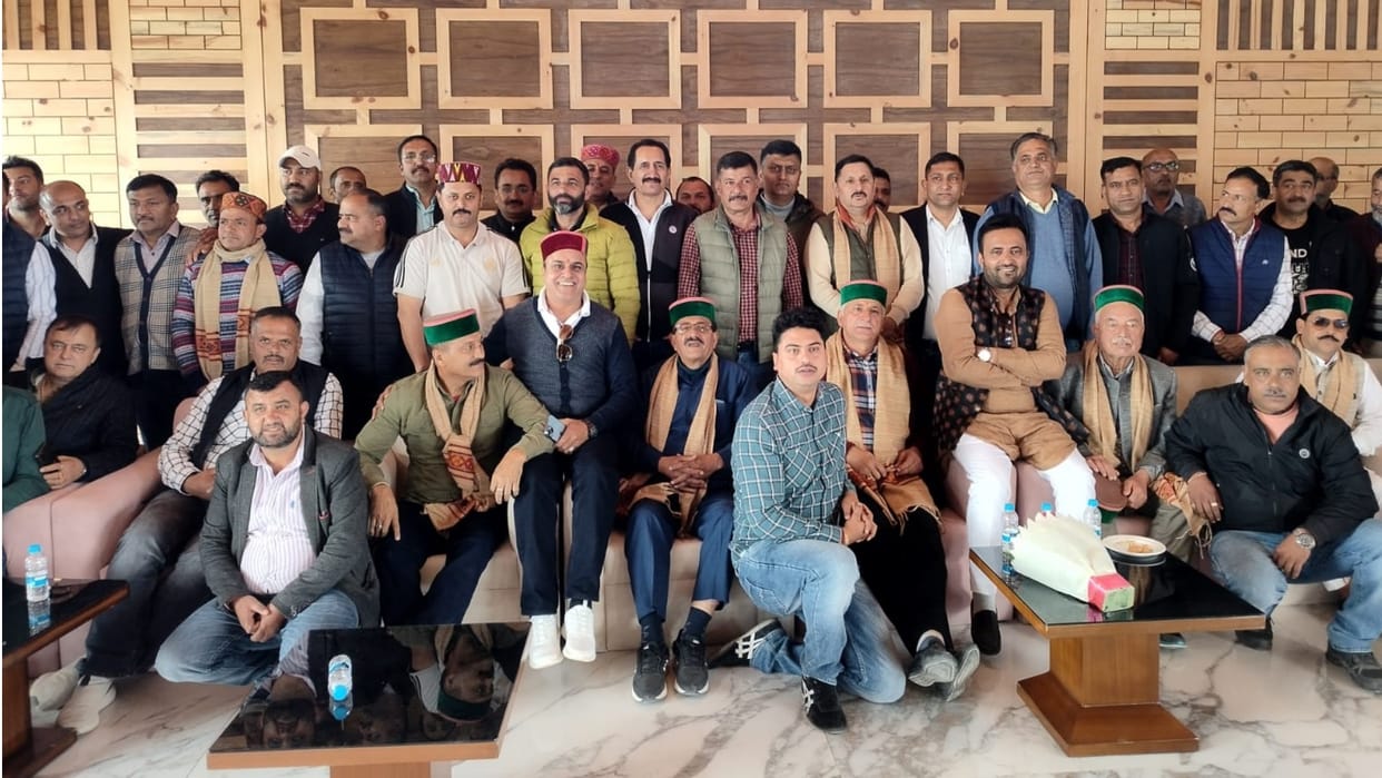 Himachal Pradesh aadti association agree to buy apple at per kilogram rate