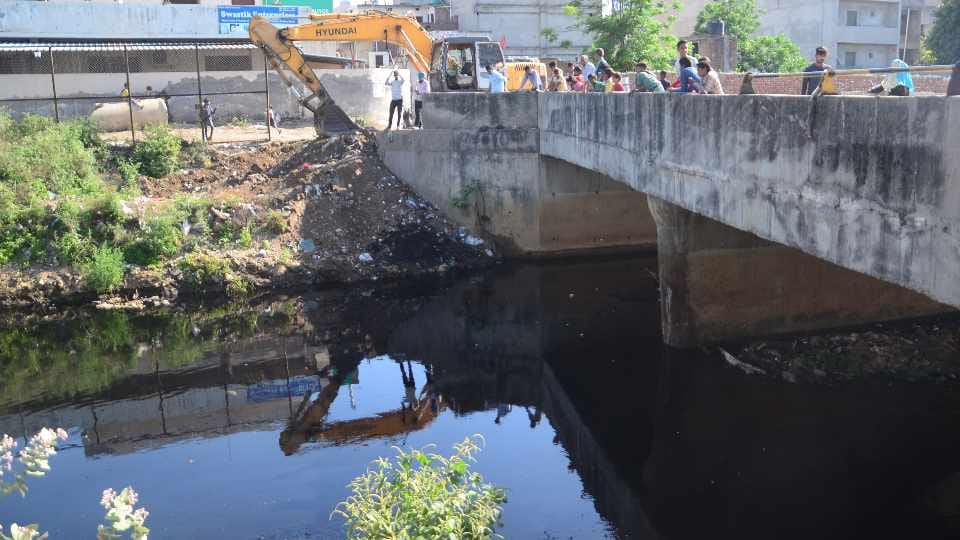 Dead body of one year old child found in drain after 24 hours
