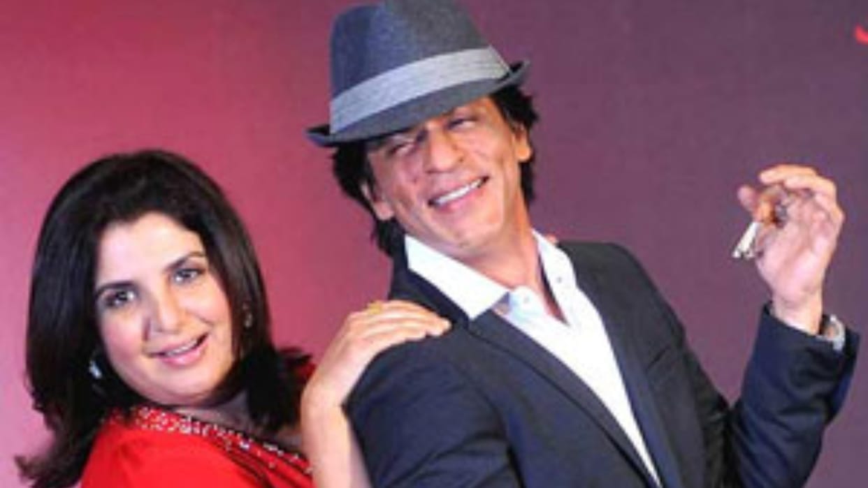Shah Rukh Khan Farah Khan Spotted In Mumbai While Shooting For A Song Photos Viral