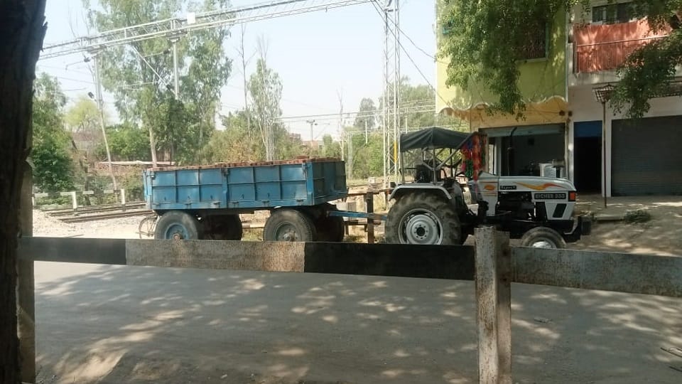 driver left tractor on railway track Sabarmati Express stopped due to understanding of station master