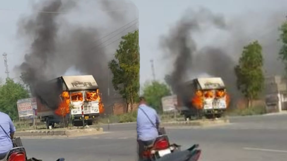 fire broke out in cabin of container due to short circuit it was burnt to ashes In Mainpuri