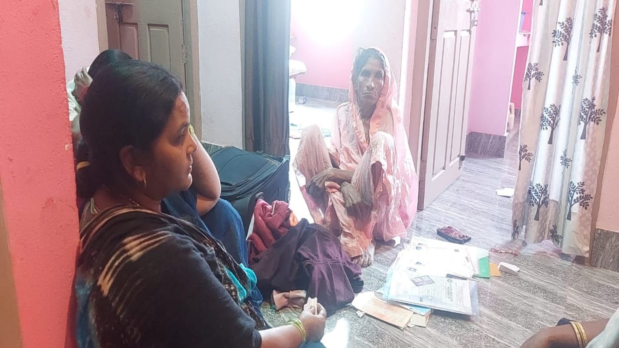 Thieves broke lock of house and took away cash along with jewelery worth 4 lakhs in Bihar Sharif